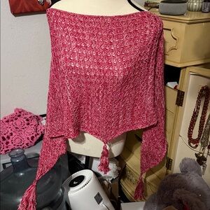 CROCHETED CAPE RED & WHITE WOVEN IN.
TASSELS HANGING.